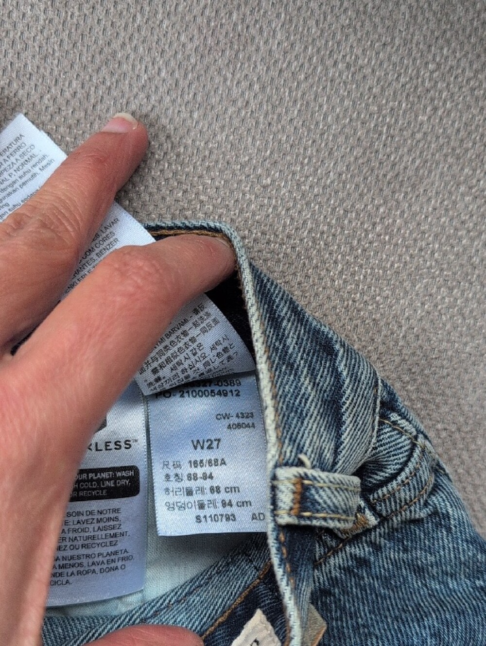 Levi's 501 Classic Denim Shorts - 27 waist - Picture 3 of 3